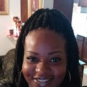 Meet your Posher, Monique